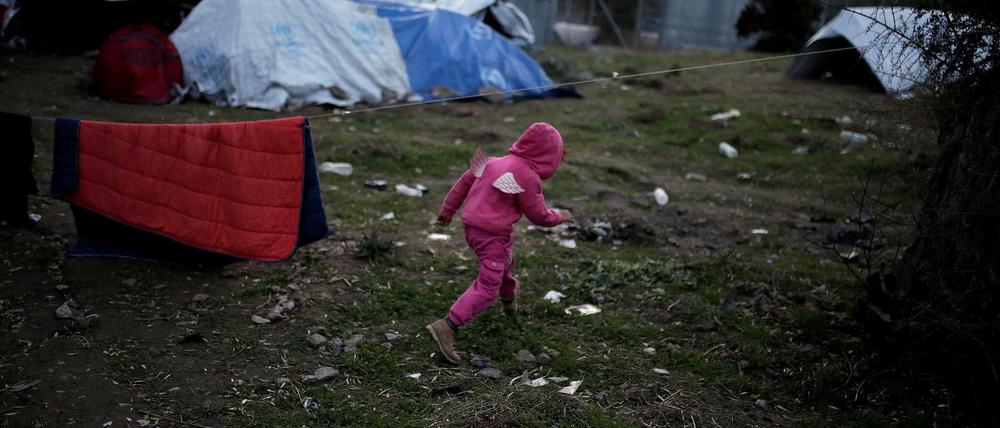 Im Flüchtlingslager Moria auf Lesbos leben derzeit rund 5500 Menschen. Zu Beginn dieser Woche kam es dort zu schweren Ausschreitungen zwischen Afghanen, Irakern und Syrern.