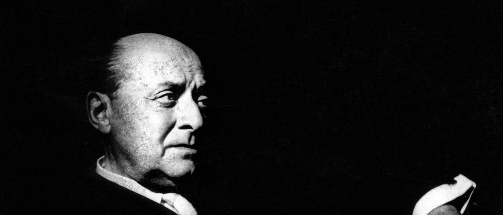 Der deutsche Arzt, Dichter und Essayist Gottfried Benn 