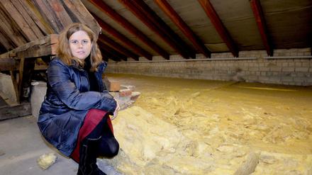 Finanzstadträtin Clara Herrmann bei einer Begehung im Rathaus Kreuzberg.