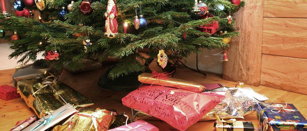 Viele Deutsche verschenken zu Weihnachten Bücher.