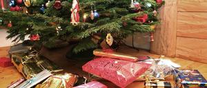 Viele Deutsche verschenken zu Weihnachten Bücher.