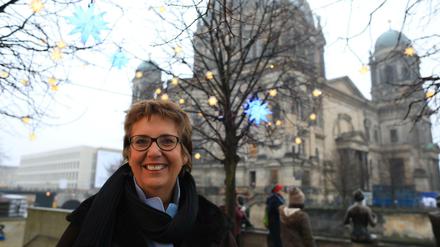 Den Dom im Rücken. Petra Zimmermann wird in der zentral gelegenen Kirche Heiligabend zwei Gottesdienste halten.