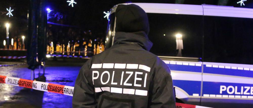 Der Karlsruher Schlossplatz, hier bei einem Einsatz der Polizei, ist möglicherweise einem Anschlag entgangen.