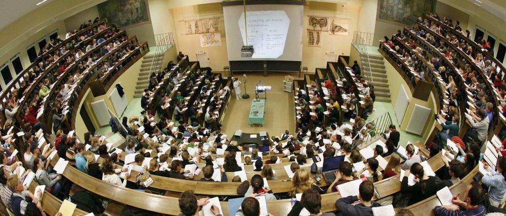 Viele wollen studieren. Aktuell finanziert der Bund jeden dritten Studienplatz mit.