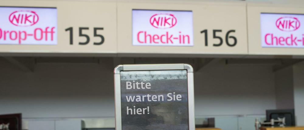 Wer steigt ein? Von sechs Interessenten für die Air-Berlin-Tochter sind vier ernsthafte Bieter geblieben. Bis Jahresende muss eine Investorenlösung stehen.