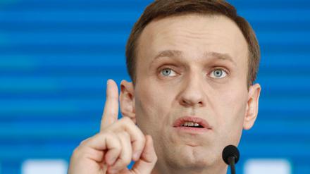 Der russische Oppositionsführer Alexej Nawalny spricht am 24.12.2017 in Moskau (Russland) während einer Zusammenkunft mit Unterstützern. 