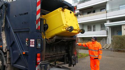 Oh Tonnenalbtraum. Ausgerechnet über die Feiertage wird der Verpackungsmüll nicht abgeholt.
