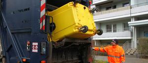 Oh Tonnenalbtraum. Ausgerechnet über die Feiertage wird der Verpackungsmüll nicht abgeholt.