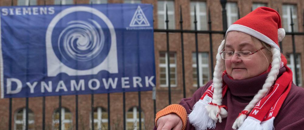 Weihnachtskundgebung am Siemens-Dynamowerk am Nonnendammallee in Berlin.