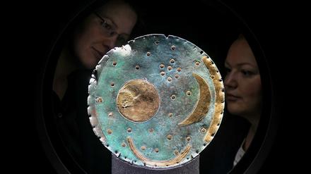 Die Himmelscheibe von Nebra im Landesmuseum für Vorgeschichte in Halle (Sachsen-Anhalt)