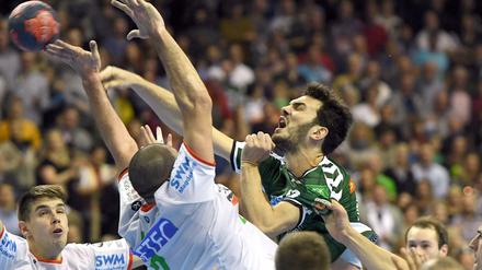 Petar Nenadic (r) machte sein letztes Spiel für die Berliner.