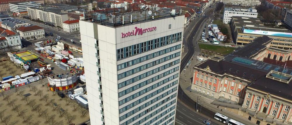 Ein Wahrzeichen der Stadt. Das Mercure wurde 1969 eröffnet; es steht direkt in der City an der Havel.