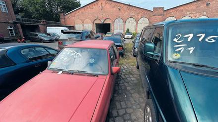 Park &amp; Hide. Die Polizei verwahrt auf ihren Sicherstellungsplätzen Fahrzeuge, die in Straftaten involviert waren. Zuletzt verschwanden mehrere. 