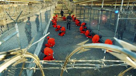 Die orangefarbenen Overalls sind das Erkennungszeichen: das Lager in Guantanamo. Der türkische Präsident hat daran offenbar Gefallen gefunden.