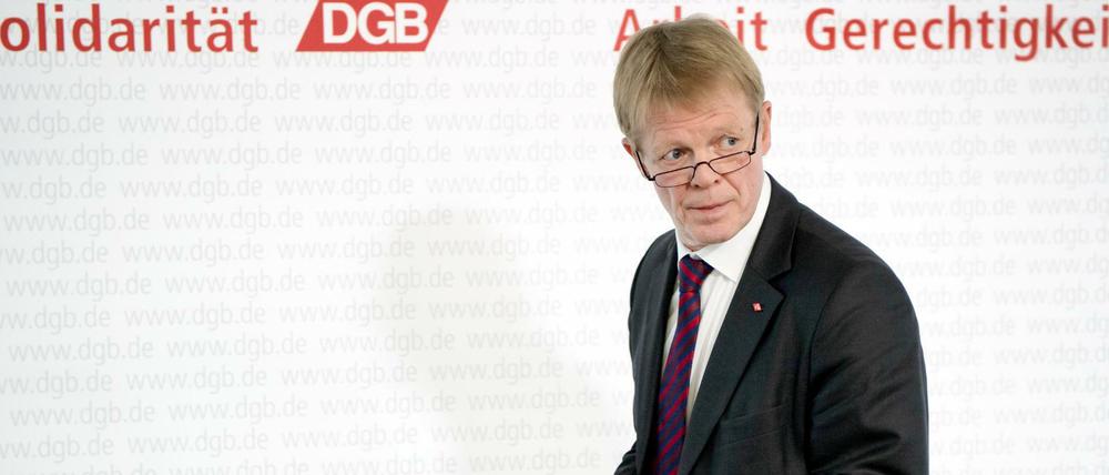 Ein "weiter so" werde die Gesellschaft noch tiefer spalten, sagt DGB-Chef Hoffmann.