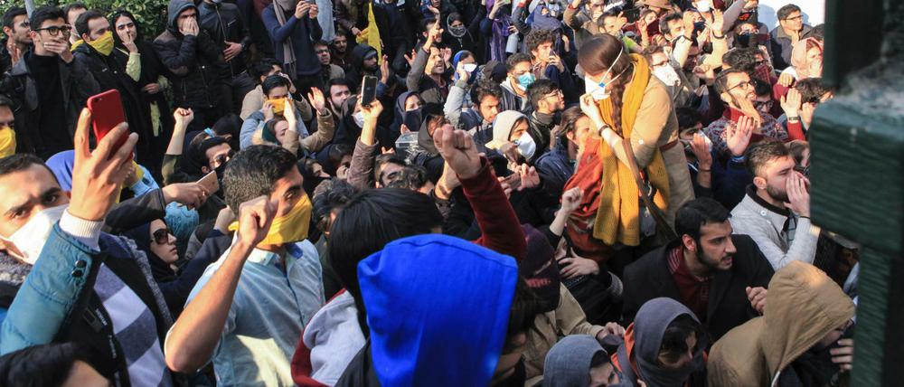 Studenten der Universität Teheran bei einer Demonstration.