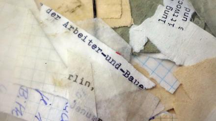 Zerrissene Stasi-Akten im Stasi-Archiv in Berlin