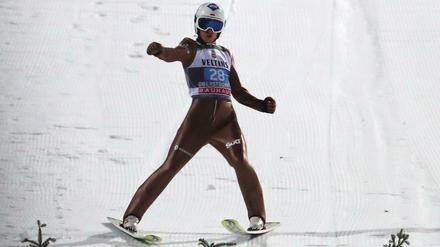 Sicher zum Sieg geflogen. Der Pole Kamil Stoch gewinnt in Oberstdorf.