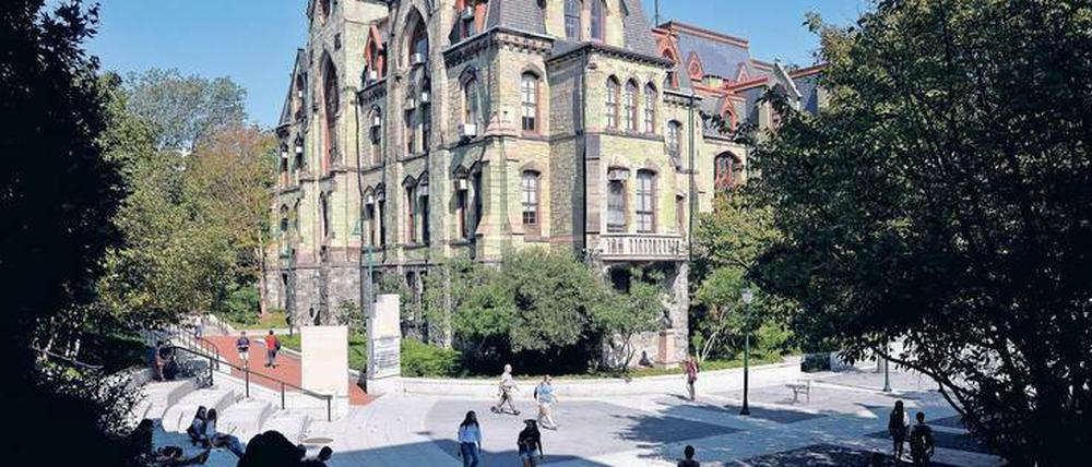 Das College als Ziel. Für ihre künftige Uni (im Bild die Uni Philadelphia) wollen sich Schüler oft mit zusätzlichen Kursen und außerschulischen Aktivitäten empfehlen. 