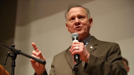 Der Republikaner Roy Moore hatte die Nachwahl gegen den Kandidaten der Demokraten, Doug Jones, verloren. 