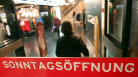 Das Verwaltungsgericht hat in einer Eilentscheidung die Berliner Regelungen zum Sonntagsverkauf für nicht rechtens erklärt.