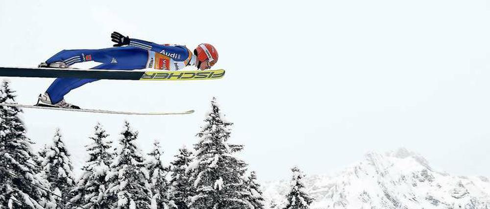 Ziiiieh! Richard Freitag geht als Weltcupführender ins erste Springen.