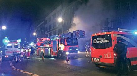 In der Silvesternacht kam es zu zahlreichen Attacken gegen Polizisten, Feuerwehrleute und Sanitäter.