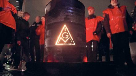 Alle Jahre wieder ruft die IG Metall zu Tarifrunden ihre Mitglieder auf die Straße. In diesen Tagen beginnen die Warnstreiks, nächste Woche wird wieder verhandelt. Vor Februar wird nicht mit einem Tarifkompromiss gerechnet. 