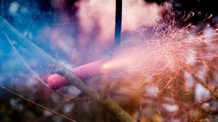 Schön anzusehen, kann aber gefährlich werden: Silvesterböller und Feuerwerk.