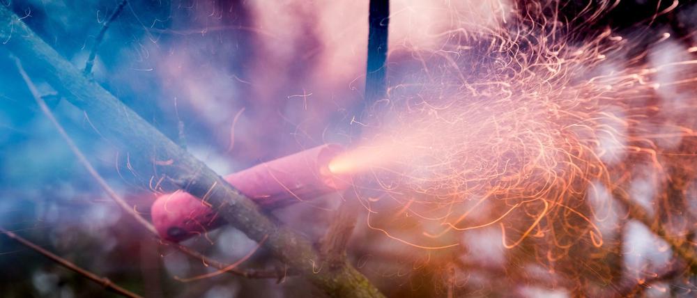 Schön anzusehen, kann aber gefährlich werden: Silvesterböller und Feuerwerk.
