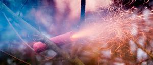 Schön anzusehen, kann aber gefährlich werden: Silvesterböller und Feuerwerk.