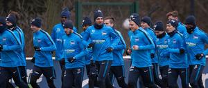 Traben zum Trainingsauftakt. Gut gelaunt startete Hertha in das neue Jahr. 