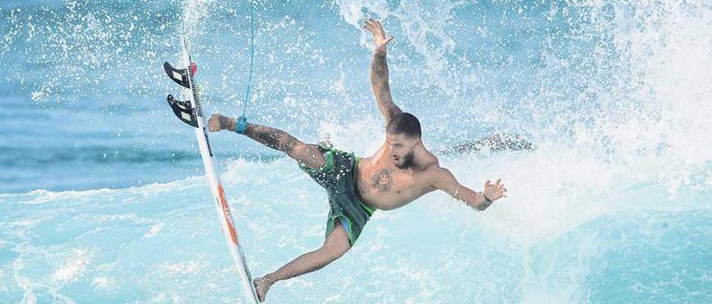 Hang loose. Bei der Billabong Surfweltmeisterschaft in Hawaii sieht man alle Surfer in den „boardshorts“. 