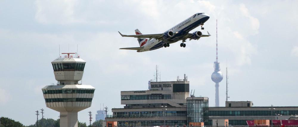 Am Flughafen Berlin-Tegel ist eine Seniorin mit einer geladenen Waffe im Handgepäck aufgegriffen worden.