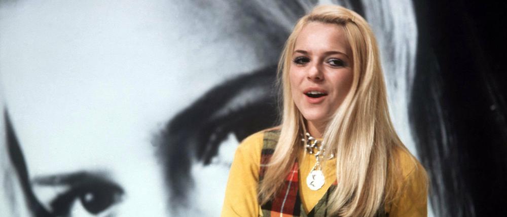 Frech und kraftvoll. France Gall (9.10.1947-7.1.2018) bei einem Auftritt in den Siezigern in der Fernsehsendung "Musik aus Studio B". 