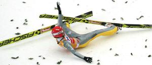 Aus der Traum. Nach dem Sturz in Innsbruck musste Richard Freitag vorzeitig die Tournee abschenken.