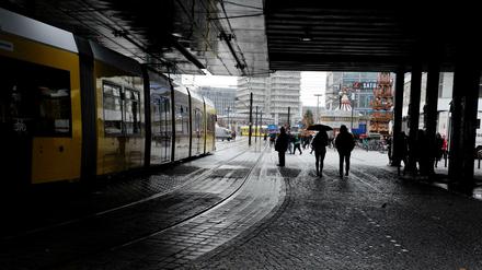 Straßenbahnverkehr am Alexanderplatz.  
