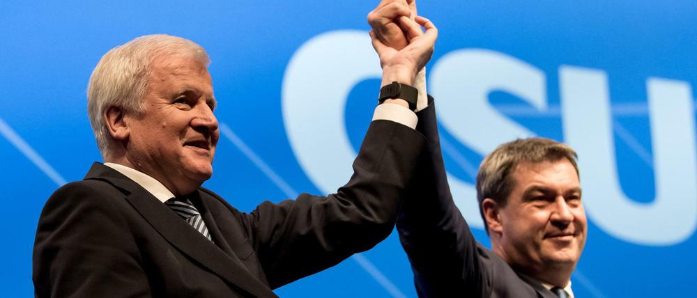 Nochmal draufgelegt: Das Duo Seehofer/Söder hat offenbar eher die Landtagswahlen im Blick als die Sondierungen mit der SPD.
