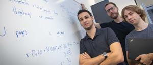 Sicherheitsexperten der TU Graz haben die Schwachstellen entdeckt. Michael Schwarz, Moritz Lipp, Daniel Gruss (v.l.)