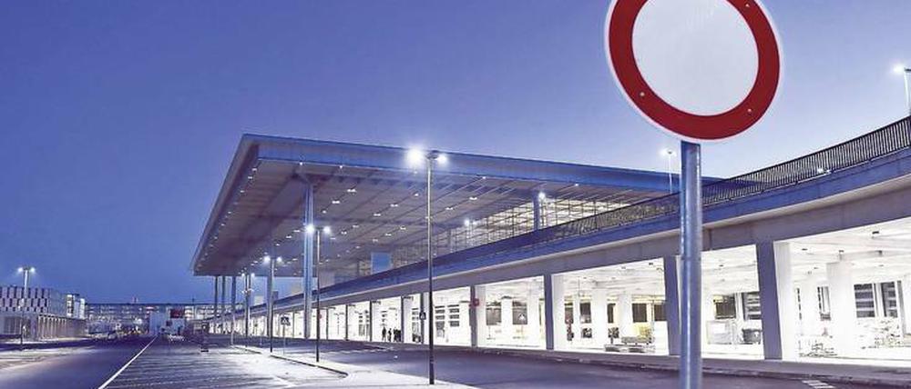 Der BER-Flughafen soll erst im Oktober 2020 eröffnet werden - das kostet. 