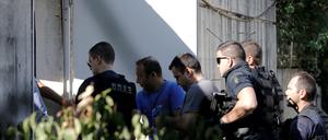 Zwei der acht geflohenen türkischen Militärs im August 2016. 