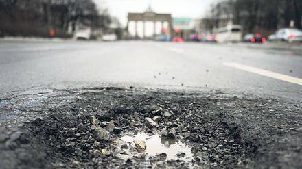 Löcher stopfen. Die öffentliche Infrastruktur ist vielerorts marode - auch in Berlin.