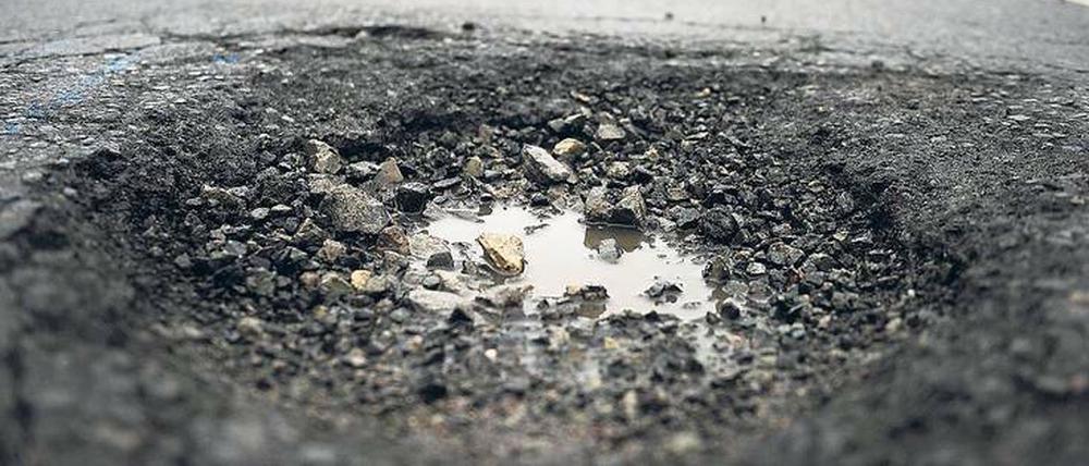 Löcher stopfen. Die öffentliche Infrastruktur ist vielerorts marode - auch in Berlin.