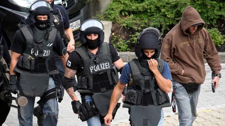 Berliner Beamte dürfen ihre Tattoos nun im Dienst zeigen. 