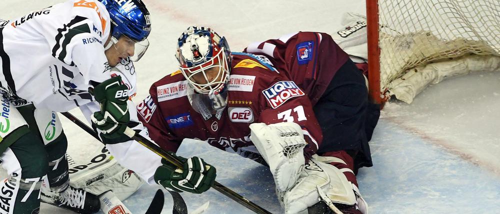 Petri Vehanen steht seit vier Jahren bei den Eisbären im Tor.
