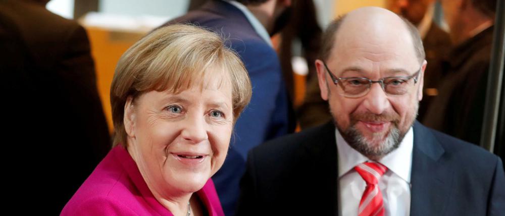 Freundliches Händeschütteln zu Beginn der Sondierungen zwischen Angela Merkel und Martin Schulz.