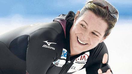 Daumen hoch. Auch mit beinahe Ende 40 dominiert Claudia Pechstein noch das deutsche Eisschnelllaufen.