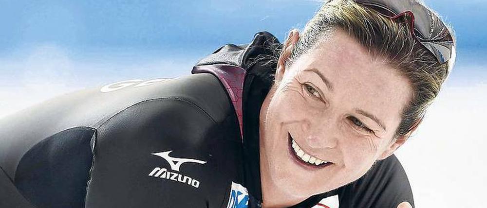 Daumen hoch. Auch mit beinahe Ende 40 dominiert Claudia Pechstein noch das deutsche Eisschnelllaufen.
