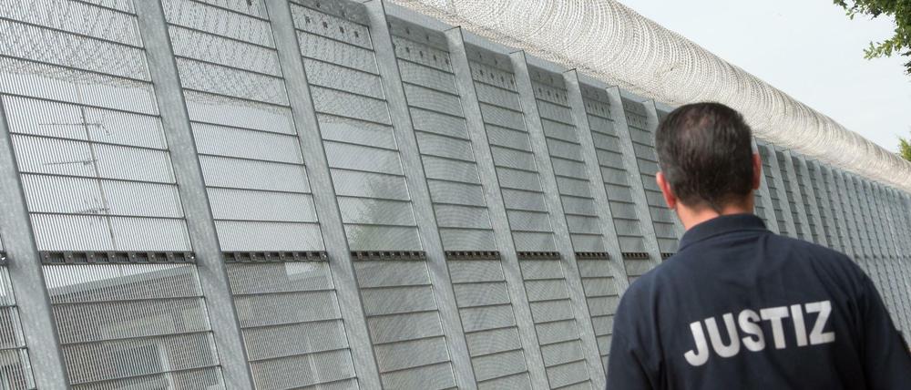 Einige der Justizsenatoren mussten zurücktreten, weil Häftlinge aus den Gefängnissen ausgebrochen waren.