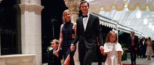 Jared Kushner und Ivanka Trump kommen mit Tochter Arabella Kushner und Sohn Joseph Kushner zur Silvester-Gala ins Mar-a-Lago Resort.